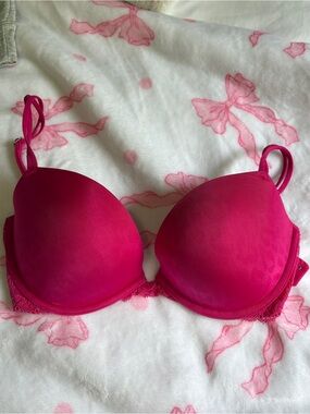 2000’s VS PINK BRA